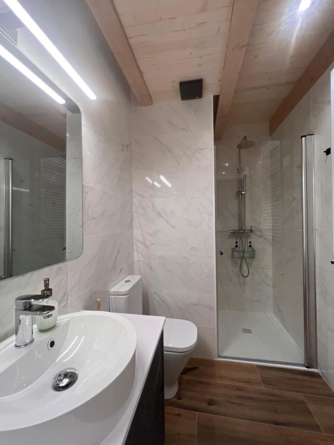 Apartamentos Turisticos: Tu Casa En Sahun Bagian luar foto