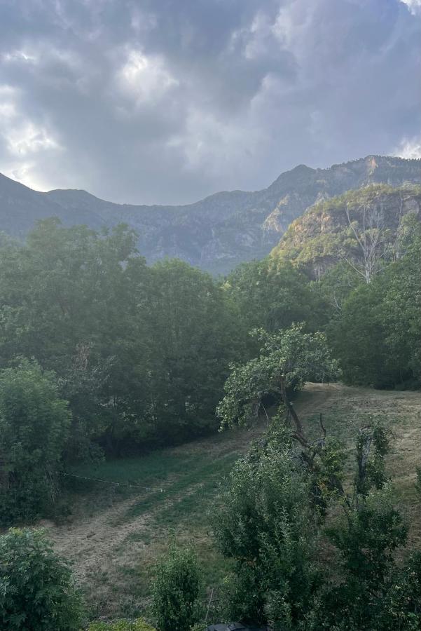 Apartamentos Turisticos: Tu Casa En Sahun Bagian luar foto